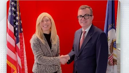 وزير التخطيط يلتقي في واشنطن مع عدد من مسؤولي المؤسسات الدولية