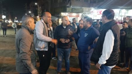 جولة ليلية.. نائب محافظ الجيزة يُراقب الأسواق ومواقف السرفيس لضمان الالتزام بالتعريفة الجديدة |صور