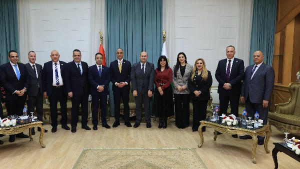 محافظ الجيزة يستقبل أعضاء بـ مجلسي النواب والشيوخ للتهنئة بالعيد القومي