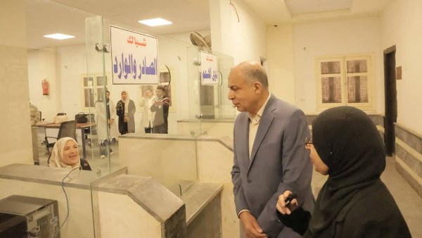 محافظ المنيا يتابع مستوى الخدمات بمجمع الخدمات الحكومية بقرية الروضة ضمن «حياة كريمة»
