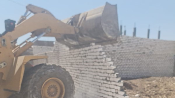 محافظ أسيوط: إزالة 18 حالة تعد على أراضي زراعية وأملاك دولة