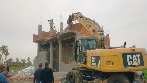 محافظ أسيوط: إزالة 26 حالة تعد على أراضي زراعية وأملاك دولة بـ3 مراكز محافظ أسيوط: إزالة 26 حالة تعد على أراضي زراعية وأملاك دولة بـ3 مراكز