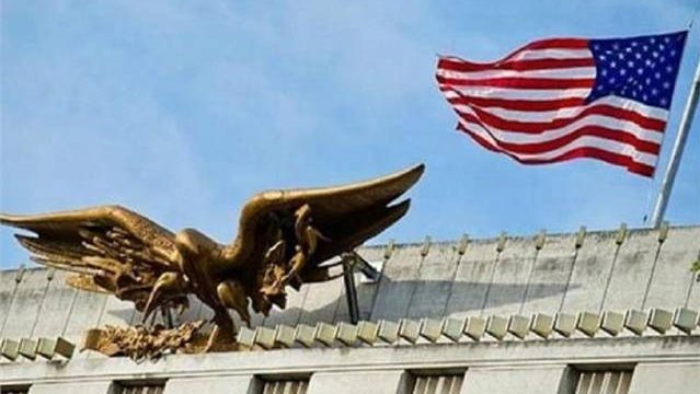 بعد الاستهداف الإيراني .. قرار عاجل من واشنطن بشأن سفارتيها في الرياض ومسقط