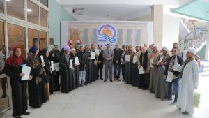 أخبار قنا.. تسليم 38 عقدا لتقنين أراضي أملاك الدولة لواضعي اليد .. المحافظ يستعرض235 طلبا للمواطنين