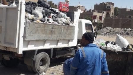 للارتقاء بالنظافة العامة.. رفع 243 طن مخلفات في قنا ونجع حمادي وقفط