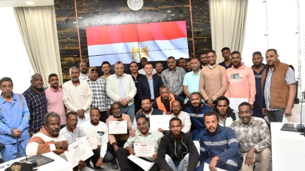 أخبارأسوان| تكريم فرق الصيانة.. لقاءات بالمواطنين.. وجولات ميدانية للمشروعات الخدمية والسياحية