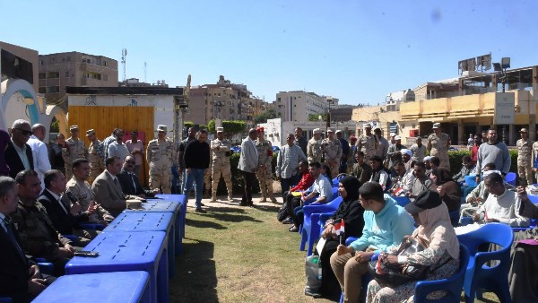 محافظ أسوان يشيد بالدور الوطنى والإنسانى لإنهاء الإجراءات التجنيدية لـ130 طالبا من ذوى الإعاقة