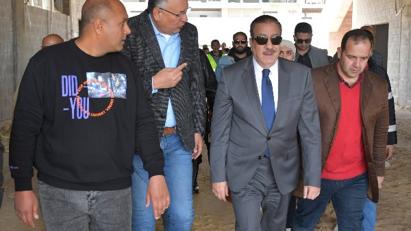 محافظ بورسعيد يتفقد مشروع الاستاد الجديد
