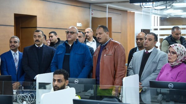 محافظ الإسكندرية يتابع جهود التعامل مع الأمطار الغزيرة