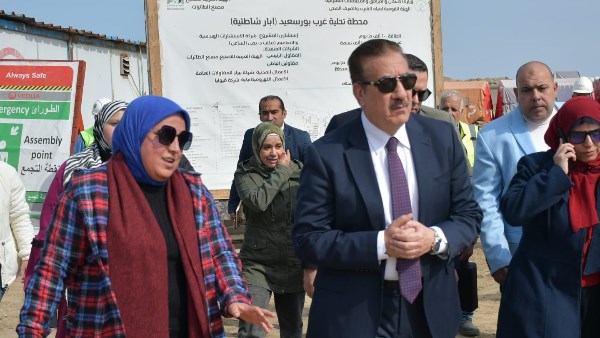 محافظ بورسعيد يتفقد مشروع محطة تحلية المياه الآبار الشاطئية بحي غرب