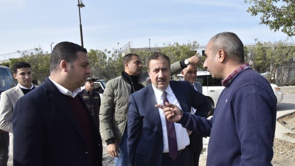 محافظ بورسعيد يتابع الانتهاء من أعمال رفع الرتش بمنطقة عمر بن عبد العزيز بحي الزهور