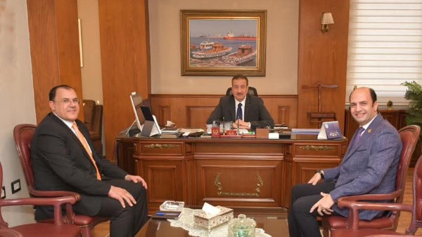 محافظ بورسعيد يستقبل مدير عام فرع الهيئة العامة للرعاية الصحية الجديد ويؤكد دعم المحافظة للخدمات الطبية