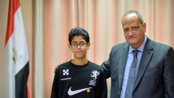 تعليم بورسعيد يكرم الطالب يوسف نموذجا للكفاح والتفوق الدراسي