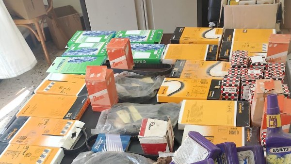 ضبط قطع غيار سيارات مجهولة المصدر خلال حملة تموينية بزهور بورسعيد