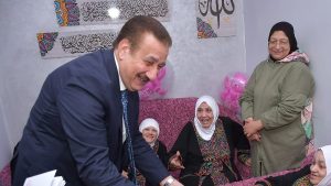 محافظ بورسعيد يزور دار ضيافة حياة لرعاية المسنات ويهنئ بالعيد .. صور