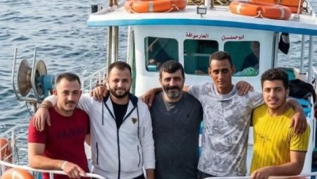 أهالي الصيادين المفقودين: غدا سنتوجه لتحرير بلاغ بفقد أبناءنا