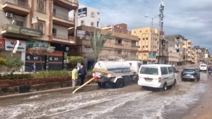 سحب مياه الأمطار وشفطها بشوارع دمياط