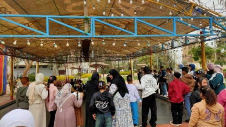 حدائق القناطر تواصل إستقبال الزائرين خلال احتفالات العيد ..صور