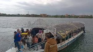 رغم الطقس السيئ .. إقبال على الحدائق والرحلات النيلية بكفر الشيخ| صور