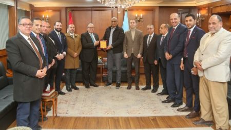 محافظ كفر الشيخ ووفد نقابة المحامين يبحثان التعاون المشترك| صور