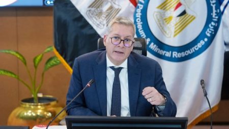 وزير البترول: توفير 4 سفن تغييز لضمان استقرار إمدادات الطاقة