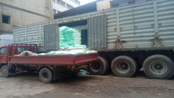 ضبط 20 طن دقيق قبل بيعها بالسوق السوداء في القاهرة