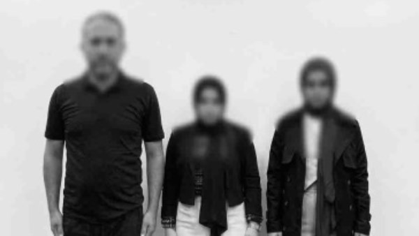 تعديا على صاحب محل بالضرب.. القبض على فتاتين ووالدهم بالدقهلية