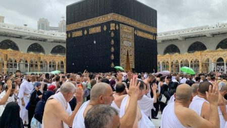 هل يجوز للمرأة أداء العمرة خلال فترة العدة؟.. أمين الفتوى يوضح