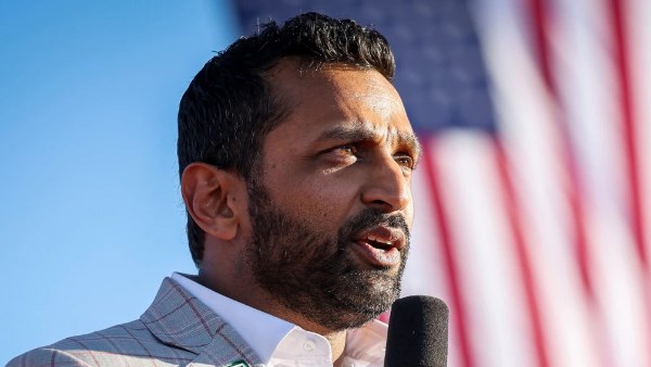 فضيحة مدوية.. قراصنة إيرانيين يخترقون بريد مدير الـ FBI