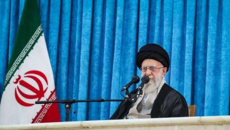 بدء مراسم جنازة خامنئي في إيران