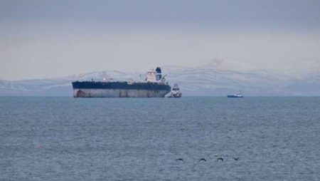 عراقجي: إيران مستعدة للسماح بعبور السفن اليابانية مضيق هرمز