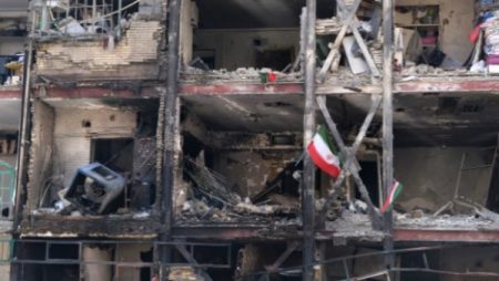 الهلال الأحمر الإيراني : أكثر من 87 ألف وحدة غير عسكرية تضررت أو دمرت