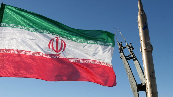 عاجل | استهداف مطار البحرين الدولي بطائرة مسيرة.. وبيان للدفاع القطرية