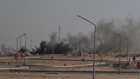 مقتل شخص واحد إثر قصف إيراني لمحطة كهرباء في الكويت