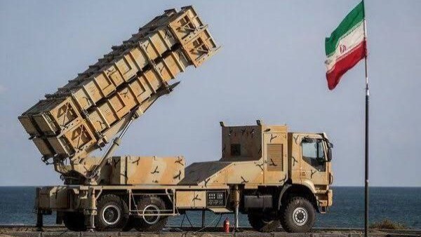 الدفاعات الجوية الإيرانية تسقط مسيرة أمريكية.. وبيان للخارجية