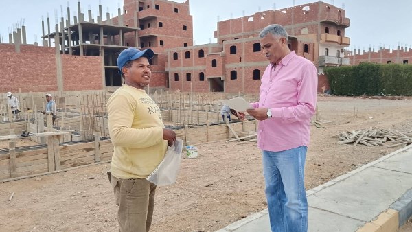 رئيس مدينة القصير يتابع ميدانيا مناطق الحجاز ويتصدى لمخالفات البناء