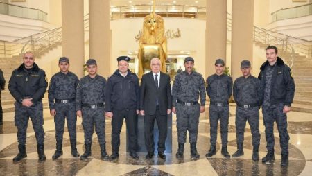 النائب العام يجتمع بموظفي السكرتارية والحراسة الخاصة على مائدة إفطار رمضان | صور