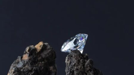 إنجاز فى علم المواد.. تصنيع ألماس سداسي نادر لا يوجد إلا في النيازك