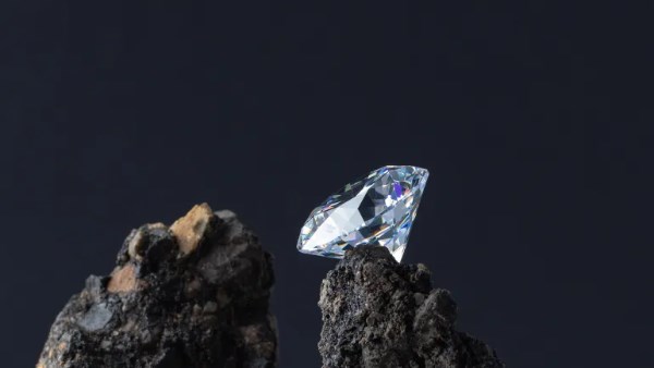 إنجاز فى علم المواد.. تصنيع ألماس سداسي نادر لا يوجد إلا في النيازك