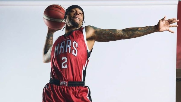 الأهلي يتعاقد مع الأمريكي زاك لوفتون لتدعيم فريق السلة حتى نهاية الموسم