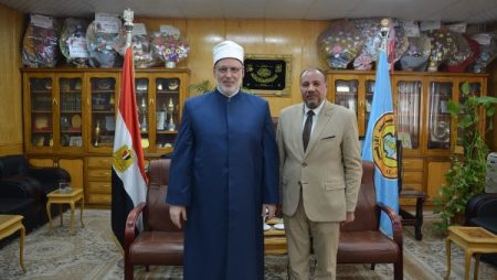 دعما كبيرا لمسيرة العلم.. محمد عبد المالك يستقبل وكيل الأزهر في فرع الجامعة بأسيوط