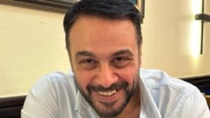 في القفص لأول مرة.. اليوم محاكمة المتهم بإنهاء حياة الفنان سعيد مختار