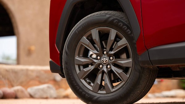 انخفاض إنتاج تويوتا بعد إطلاق سيارة RAV4 الجديدة