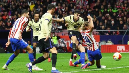 4 عوامل تمنح برشلونة الأفضلية أمام أتلتيكو مدريد.. هل يحسمها فليك مبكرًا؟