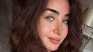 مع الزرافة والنمر.. هنا الزاهد تسترجع ذكريات طريفة مع عائلتها من الطفولة | شاهد