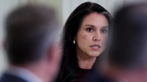 ترامب يكشف عن وجود اختلافات مع مديرة الاستخبارات الوطنية بسبب إيران