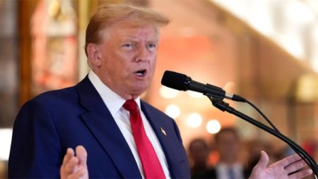 ستعرفون قريبا.. ترامب يتوعد إيران برد قوي على هجوم السفارة الأمريكية بالسعودية