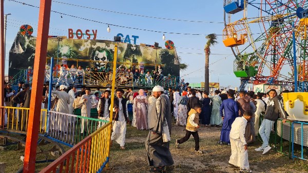 استمرار توافد المواطنون على الحدائق والمتنزهات للاستمتاع بأجواء ثالث أيام عيد الفطر