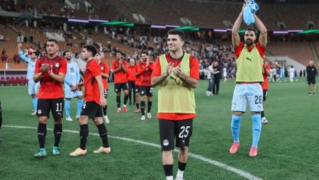 مصطفى أبو زهرة: الجمهور السعودي وجه تحية خاصة لـ محمد عبد المنعم ولاعبي الفراعنة