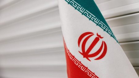 رغم ظروف الحرب وبزيادة تتجاوز 60%.. إيران تعلن رفع الحد الأدنى للأجور